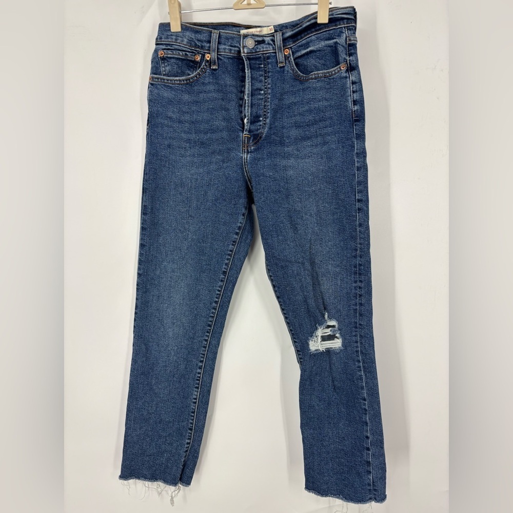 NWOT Levi’s Wedgie Straight Button‎ Fly Distressed Knee Raw Hem Jeans Blue 30 28